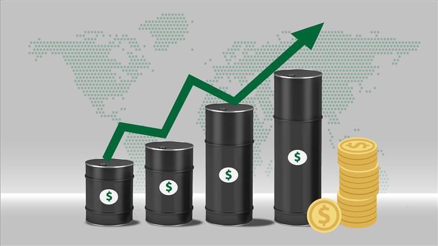 Oil Gains 1% On Crossed Economic Wires